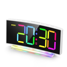 HERMIC Wecker, Wecker Digital LED mit 7 Farben RGB Nachtlicht, Netzbetrieben Digitalwecker mit 8 Farben Digitalanzeige, 2 Alarme, Snooze, 12/24h, Einstellbare Lautstärke und Helligkeit (inkl. Adapter)