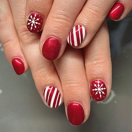 MIXFOSAHN Christmas Press on Nails Short Oval Snowflake Design - Cute Full Cover White Red Glossy Fake Nails - Stick on Acrylic Nails for Women Girls 24 Pcs