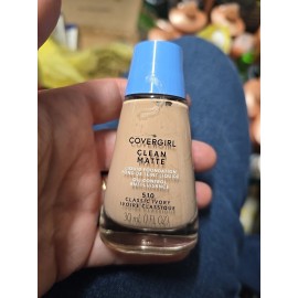 COVERGIRL Clean Matte Makeup Foundation 510 Classic Ivory 1oz New Discontinued