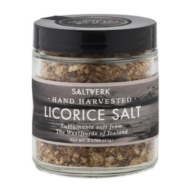 Lakritz Meersalz im 90g Glas I Pyramidenähnliche Salzflocken aus Island mit Mineralien & Roh-Lakritz I Gut für Desserts, Kuchen, Fleisch uvm.