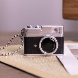 Miniature Mini Retro Vintage Camera Keychain Also Lights Up with Sound.Mini Camera.Retro Camera.Camera Model.Miniature Camera.Christmas Gifts. (Black)