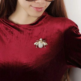 Yienate Fashion Beetle Brooch Rhinestone Bee Collar Pin Retro Chest Pin Clothes Jewelry Gifts for Men Women (Gold), Metal