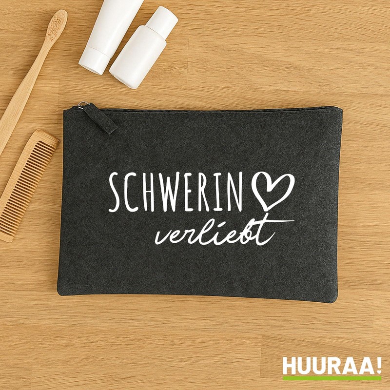 Huuraa Kulturbeutel Schwerin verliebt Geschenk 1 Liter Charcoal Filz Schwerin