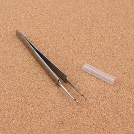 Hygienic sebum extraction tweezers for removing acne, blackheads, and whiteheads; stainless steel extractor for squeezing, pulling, and extracting management methods / 위생적인 피지 압출 핀셋 트러블 블랙헤드 화이트헤드 제거 스텐 압출기 짜는 뽑는 꺼내는 관리 방법