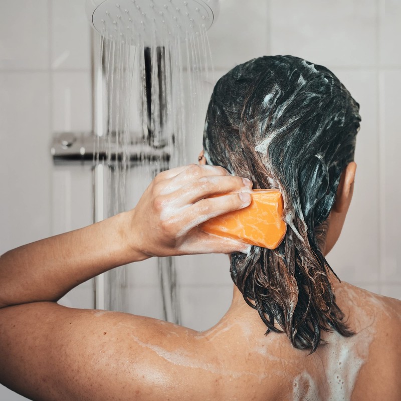 Shower Chunks 2-in-1: Solid shampoo and shower gel in one.