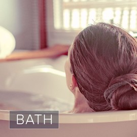 Naissance Organic Liquid Fractionated Coconut Oil (No. 218) - 870ml - for Skin, Hair, Lip Gloss, Beauty Recipes, Massage, Cuticles - MCT Oil