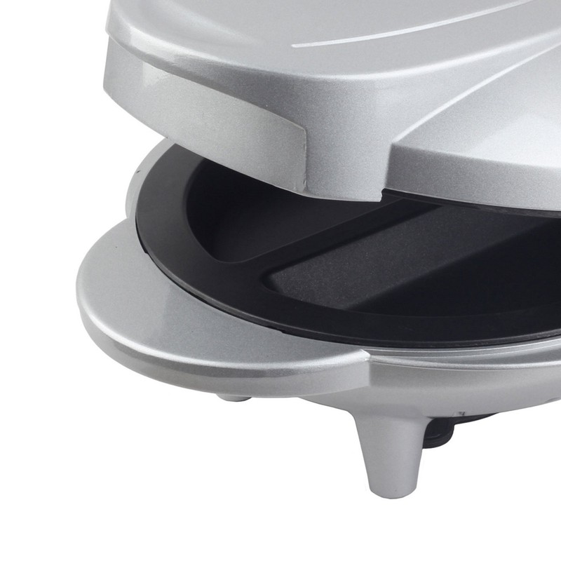 Brentwood TS-255 Non-Stick Electric, Silver Omelet Maker 5.75"x 9.5"x 11".