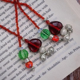 ILLUMEA Red Heart Beaded Bookmarks (Set of 2) - Handcrafted with Sparkling Glass Accents for Whimsical Reading! Unique Gift & Boho Chic Reading Accessory for Bookworms, Teachers, or Journal Trackers.