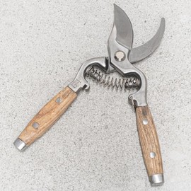 Heaven in Earth Wood Handled Gardening Secateurs