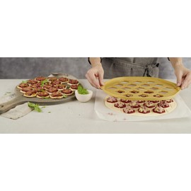 Betty Bossi Mini Pizza Tool - Dough Mould for Finger Food Pizza - High-Quality Cookie Cutter