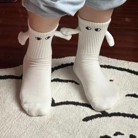 2 Pair Holding Hands Socks, Couple Magnetic Hand Socks, Mid Tube Funny Hand In Hand Socks, Novelty 3D Doll Cute Gifts Socks (2 Pair White)