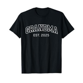 Promoted To Grandma Est 2025 1St Time Grandma To Be Gifts T-Shirt