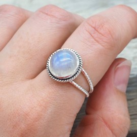 ASFKIPMF Antique Boho 925 Silver Natural Moonstone Ring for Women 925 Sterling Silver Victorian Style Transparent Elegant Moonstone Luxury Engagement Cocktail Party Wedding Band Rings (Size 8)