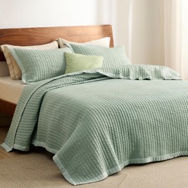 Bedsure Green Quilts Queen Size - Queen Quilt Bedding Set Bedspread Coverlet, Lightweight Corduroy Pattern Bedspread, 3-Piece Set with 90"x96" Coverlet & 2 Pillow Shams, All-Season Soft Microfiber