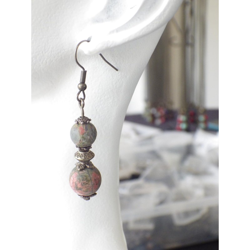 Ohrringe aus grünen Unakite-Perlen und antiken Bronzeperlen