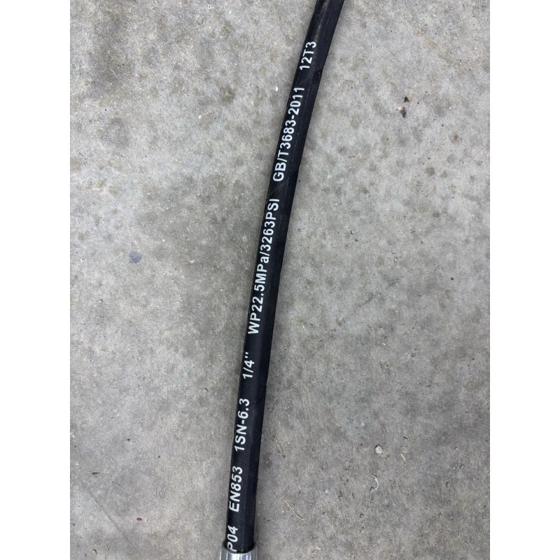 Chinese Mini Excavator Hydraulic Hose 1/4 M14x1.5 X 22” 90°