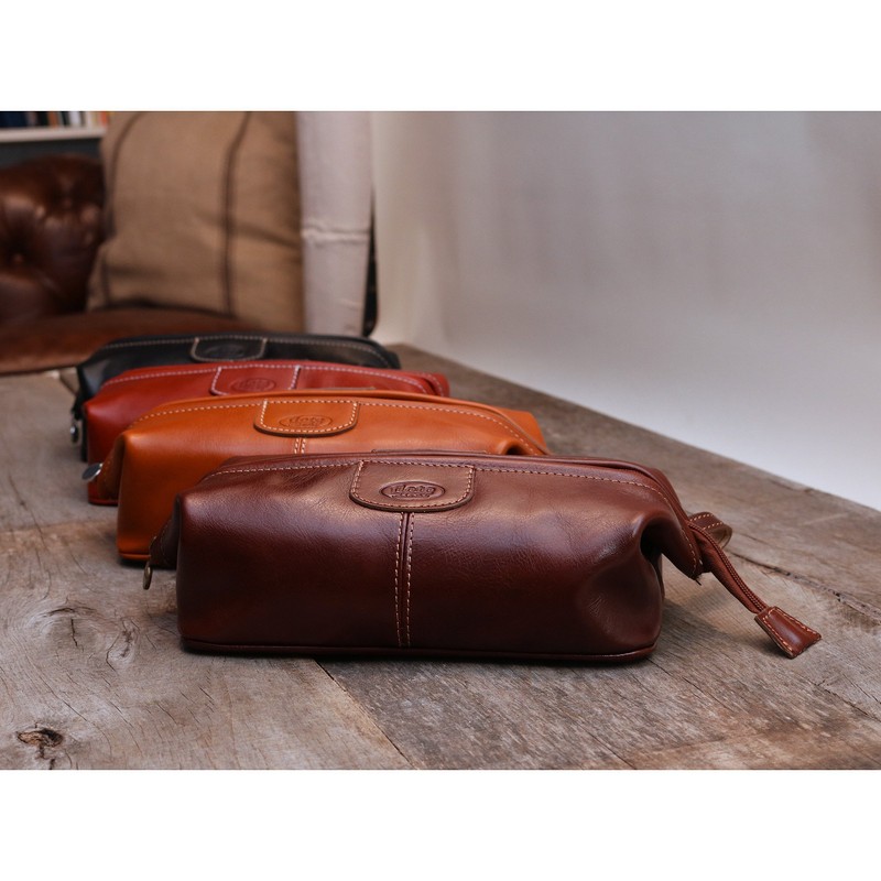 Floto Venezia Dopp Kit in Tuscan Red Full Grain Leather