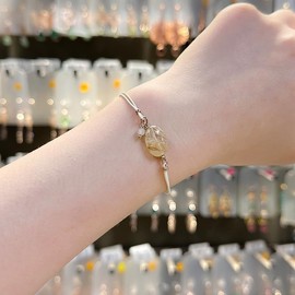 rgwtgkyh Stretch Crystal Bracelet for Women Protection Bracelet Natural Healing Stones Bracelets Minimalist Elastic Bracelets Rope Bracelet Healing Engergy Chakra Jewelry Gifts Adjustable(white)