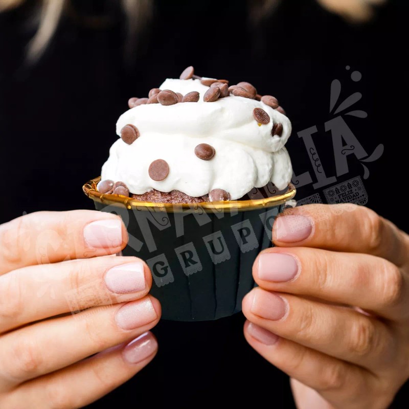 Grupo Carnavallia Capacillo Estándar Cupcake Negro Dorado Metálico 50 Pz