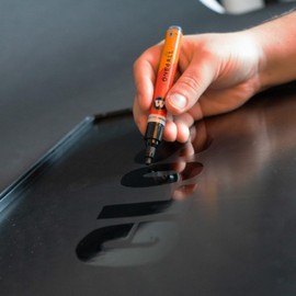 Molotow One4All 227HS Acrylic Markers Glossy Set of 2 (4.0 mm Line Width, High Gloss, High Coverage and Permanent, Quick Drying, Refillable) 251 Glossy White and 252 Glossy Black