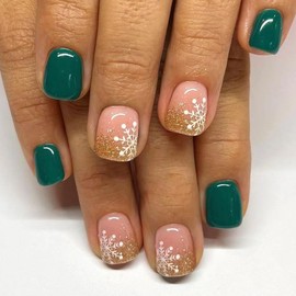 24Pcs Christmas Nails Short Press on Nails White Snowflake Fake Nails Green Gold Glitter Acrylic Nails Stick on Nails Winter Xmas Holiday False Nails for Women Girls DIY Christmas Nail Decoration