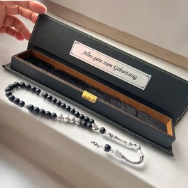 Einzigartige Handgefertigte 33 Perlen Tesbih Gebetskette mit Name mit GRATIS ARMBAND - Isimli Tesbih - Eine Reise in die sprirituelle Tiefe - Anhänger wählbar - Box mit Gravur - Handmade in Germany