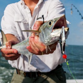 M METERXITY 200 Pcs Glow Fishing Beads - Plastic Luminous Round Bait Egg Lure Rigs Apply to Outdoor Tackle Tool (5mm, Black)