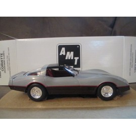 #6996EO ERTL/AMT 1982 Corvette, Silver/Dark Claret 1/25 Plastic Promo ,Fully Assembled