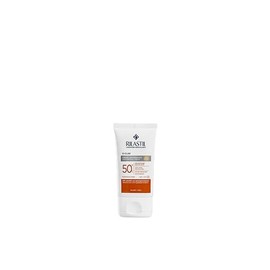 Rilastil Sun System D-Clar SPF50 Protector Solar Facial Anti-Manchas con Clari-Tech Complex, Unifica el Tono, Resistente al Agua - Tono Light 40 ml   