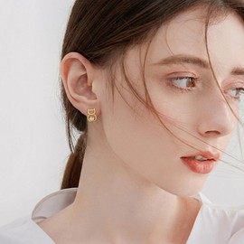 Cat Stud Earrings S925 Sterling Silver Simple Cat Earrings for Women 18K Gold Plated Cute Cat Earrings with Heart Yellow Cubic Zirconia