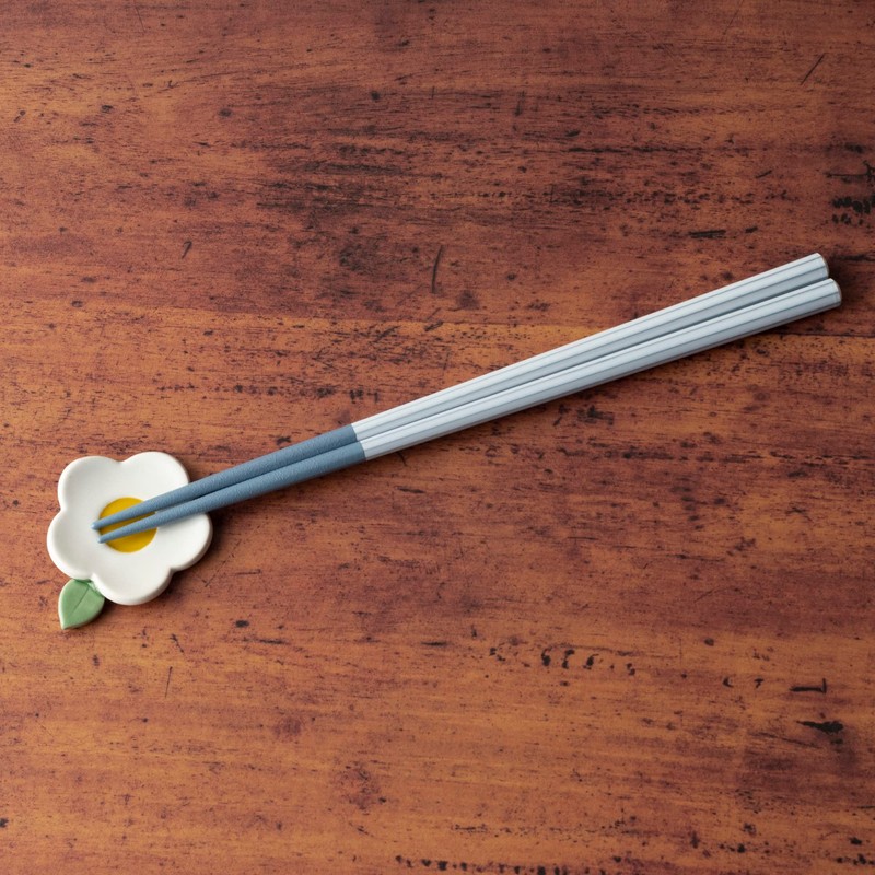 Tatara 030551 Chopsticks Rest, Camellia, Tsubaki Tsubaki, White, Mino Ware,