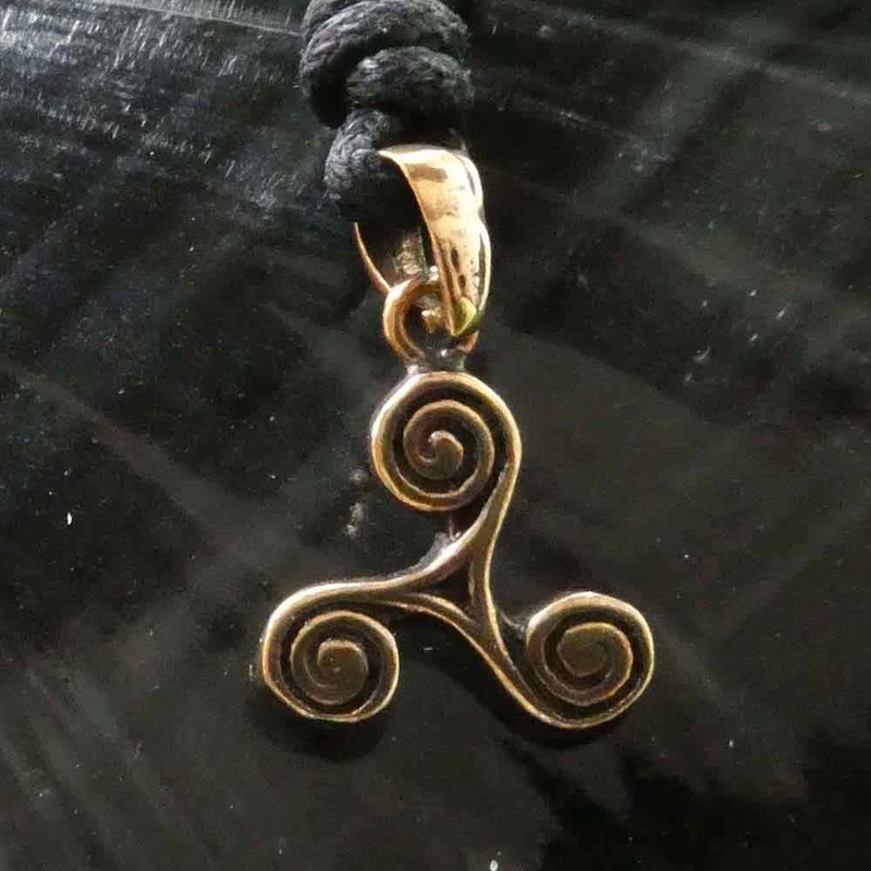 Triskel Bronze Pendant Necklace Jewellery, incl black cotton sting, Pendant