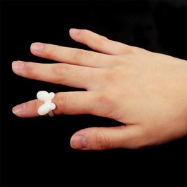 50Pcs/Set Polish Gel Nail Chart Ring, Flower Butterfly Manicure Tip for Nail Art Color Display Tool Natural Color Display Ring For False Nail Art Polish Gel Tips Nail Display Ring (Beige Butterfly)