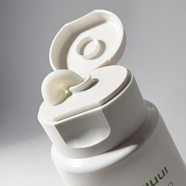 Innisfree Olive Vitamin E Real Cleansing Foam 150g / 이니스프리 올리브 비타민 E 리얼 클렌징 폼 150g