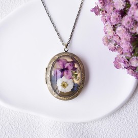 THSOGO Vintage Photo Locket Necklace Handmade Pressed Flower Locket Necklace for Women Girl (Pansy)