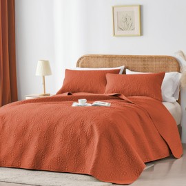 WURUIBO King/Cal King Quilt Set Burnt Orange, Microfiber Lightweight Bedspreads, Ultrasonic Embossed Solid Coverlet, Thin Bedding Set for All Season, Soft Breathable Bed Cover(1 Quilt, 2 Pillow Shams)