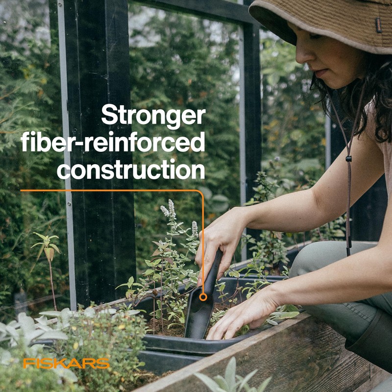 Fiskars Eco Transplanter with Narrow Curved Spade, Depth Markings, Ergonomic