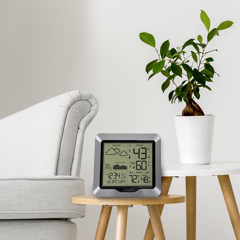 La Crosse Technology Advanced Wireless Weather Station: Dynamic Icons, Barometric