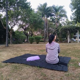 Pocket Blanket, 55”*79” Outdoor Foldable Compact Lightweight Tarp for Concert Festival Travel Backpacking Hiking, Beach Blanket Sandproof, Easily Fit Small Bag, Water Resistant Fast Dry Picnic Mat