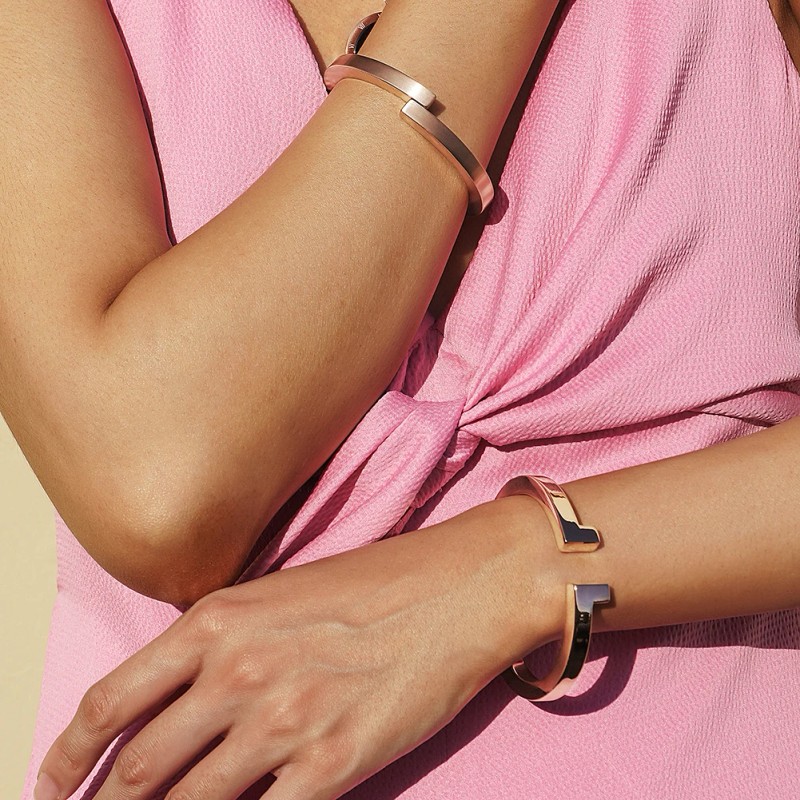 Stainless Steel Magnetic Clasp Plain BangleColor: Silver, Length: 6cm