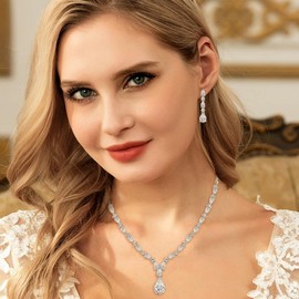 EVER FAITH Mujer Sets de Joyería Cristal Zirconia Cúbica Gota de Agua Collar Arete Set para Novia