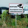 geschenke-fabrik.de Video Surveillance Sign "Achtung - Grundstück wird videoüberwacht" Aluminium