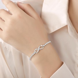 Huanggang Gift for Best Friends Mom Daughter Girlfriend Wife Grandma Sister Bestie, Infinity Love Heart Bracelets for Birthday Christmas Valentins's Day Mother's Day Jewelry Gifts Adjustable