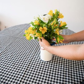 Pomar Decorações Tablecloth Premium Checkered Style. Thick and Sturdy Heavy Weight Cotton Linen Fabric. Wrinkle Free. Rectangle and Round Sizes (Black - 82" Diameter - Round 8 Seats Table)