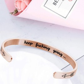 Inspirierende Manschette Armbänder, NewChiChi Edelstahl verstellbare Stahl hochglanzpoliert Band Graviert Ficken Sie weiter. für Frauen Männer Mädchen Jungen