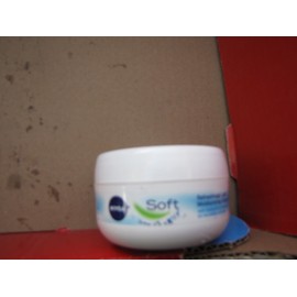 Nivea Soft Moisturizing Creme Refreshing Jojoba Oil & Vitamin E Formula 6.8 oz