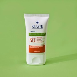 Rilastil Sun System Acnestil SPF50 40ml Protector solar facial para pieles mixtas y grasas con accin seboreguladora                                   