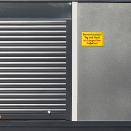 Safety Sign "Einund Ausfahrt auch gegenüber freihalten!", Pack of 2, 30 x 20 cm, 1 mm Thick PVC Sign with Drilled Holes, Parking Here No Parking Sign for Indoor and Outdoor Use