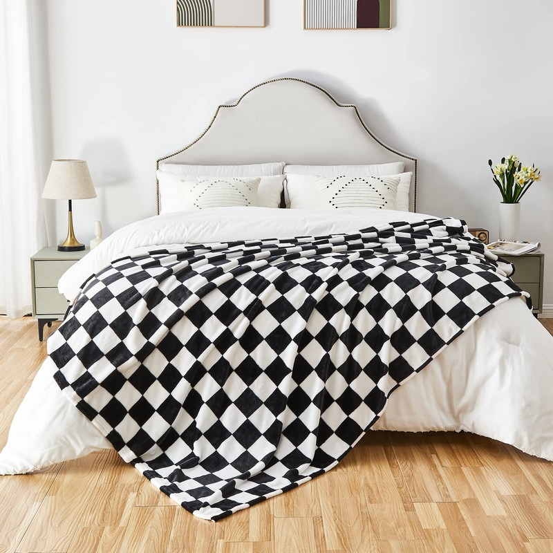 SOCHOW Checkered Flannel Throw Blanket, Soft Cozy Checkerboard Grid Pattern