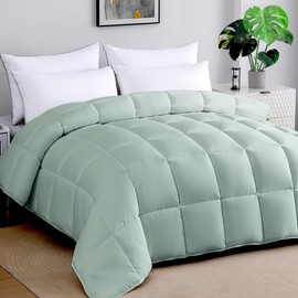 Soft Super King Comforter 120"x98", Extra Large Lightweight Quilted Down Alternative Duvet Insert, 8 Corner Tabs for All Season, Fluffy Breathable Microfiber Comforter(Green, Super King)